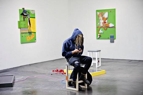 Taiteilija Yung Jake oli tavattavissa Kiasmassa – mutta vain tekstiviestitse.