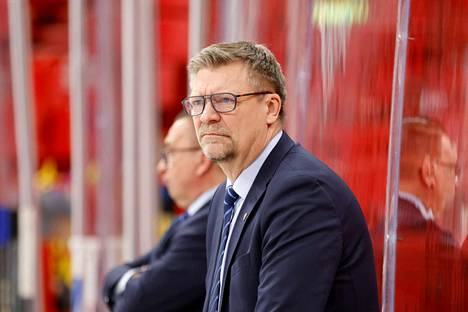 Päävalmentaja Jukka Jalonen seurasi silmä tarkkana pelaajiaan Tukholmassa pelatussa EHT-turnauksessa.