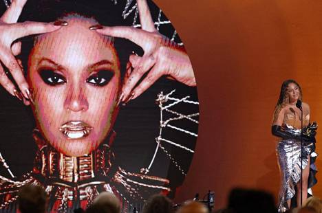 Beyoncé piti puhetta saatuaan palkinnon parhaasta tanssi- tai elektronisen musiikin albumista. 
