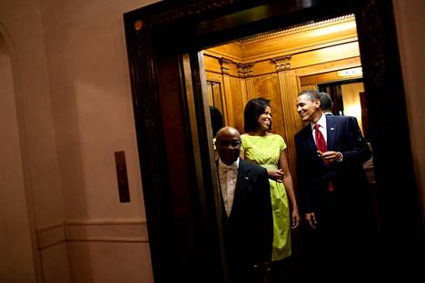 Dokumenttisarjassa kuultavan sanonnan mukaan vuonna 2007 Yhdysvalloissa oli vain neljä ihmistä, jotka uskoivat mustaihoisen nousevan maan presidentiksi: Michelle ja Barack Obama sekä heidän kaksi tytärtään.