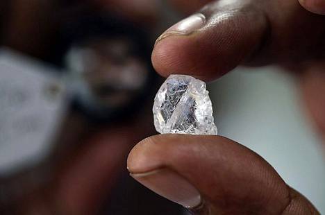 Botswana on merkittävimpiä timanttien tuottajia. Niiden ansiosta maa on noussut keskivarakkaiden kehittyvien maiden joukkoon.