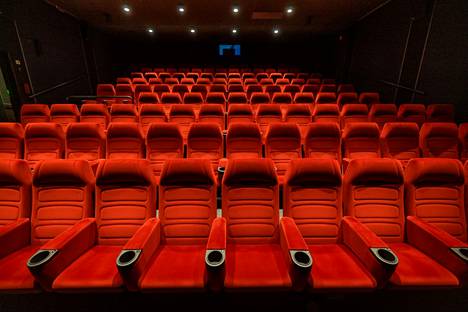 Vuonna 2020 koronaepidemia puolitti elokuvateatterialan arvon.