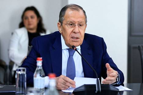 Venäjän ulkoministeri Sergei Lavrov maan ulkoministeriön välittämässä kuvassa puhumassa viikko sitten Armenian pääkaupungissa Jerevanissa.