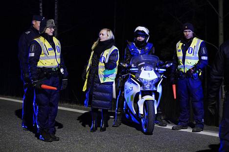 Suomi eristi Uudenmaan 28. maaliskuuta 2020. Sisäministeri Maria Ohisalo vieraili Hyvinkään Sahamäen liittymässä kello yksi aamuyöllä.