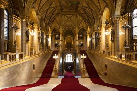 Näkymä Unkarin parlamenttitalon sisältä.
