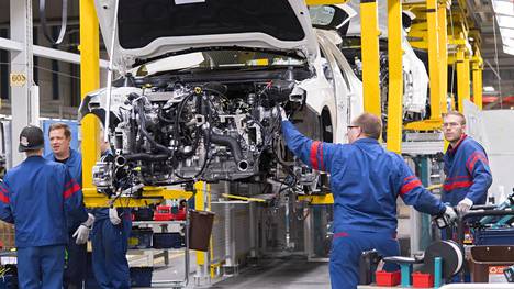 Autoteollisuus | Kauppalehti: Uuden­kaupungin auto­tehdas keskeyttää lomautukset ja kutsuu yli 500 takaisin töihin