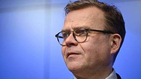 Pääministeri Petteri Orpo (kok) tiedotustilaisuudessa Helsingissä maaliskuussa.