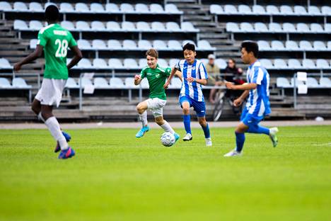 Mongolialaisen Deren FC:n B14-ikäiset taipuivat tiistaina GrIFK:lle 2–3 Talin liikuntapuistossa pelatussa Helsinki Cupin ottelussa.