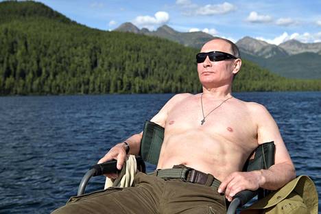 Vladimir Putin rentoutui kalastuksen lomassa Tyvan tasavallassa Etelä-Siperiassa elokuun alussa.