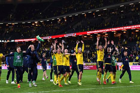 Ruotsin maajoukkue joutuu etsimään uuden leiripaikan, kun joukkue ei matkusta Qatariin tammikuussa. Ruotsalaiset juhlivat 2-1-voittoa Espanjasta syyskuun alussa.