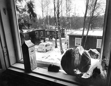 Espoon Kivenlahdessa on noin 20 parakin kylä. Yhdessäkään kämpässä ei ole jääkaappia muuta kuin ikkunalaudalla.