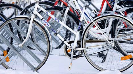 Tee se näin: Oulussa ihmetellään pääkaupunkiseudun ”talvipyöräilyä” – ”Lycraan tai Gore-Texiin pukeutuminen on meillä marginaali-ilmiö”