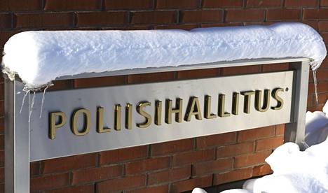 Kuvaamiskieltoa koskeva selvityspyyntö on lähetetty Lapin ja Oulun poliisilaitoksille. Poliisihallituksen kyltti Espoossa.