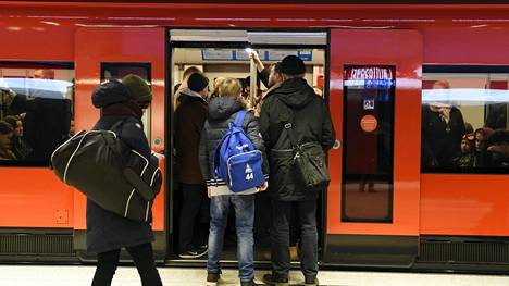 Vaihdevika Itäkeskuksessa häiritsee metroliikennettä