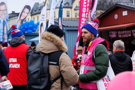 Timo Furuholm sanoo tehneensä perinteisen vaalikampanjan: ”Seisoin turuilla ja toreilla.”
