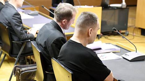 51-vuotias syytetty (oik.) astui tiistaina oikeuden eteen Helsingin käräjäoikeudessa.