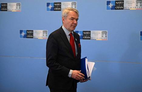 Ulkoministeri Pekka Haavisto kuvattuna Naton ulkoministerikokouksen yhteydessä Bukarestissa keskiviikkona.