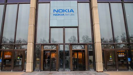 Osavuosikatsaukset | Nokia romahti pörssissä yhtiön kasvaneiden vaikeuksien takia