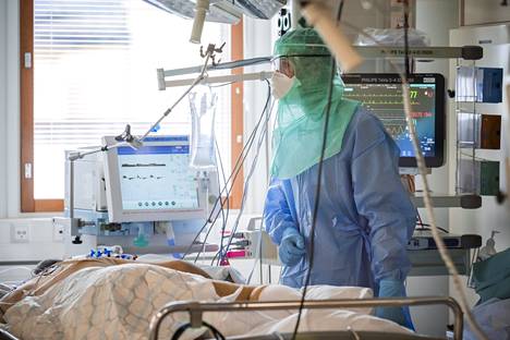Osastonlääkäri Jussi Heiron mukaan Turun yliopistollisessa sairaalassa on jouduttu perumaan raskaita leikkauksia tehohoidon kuormituksen vuoksi.