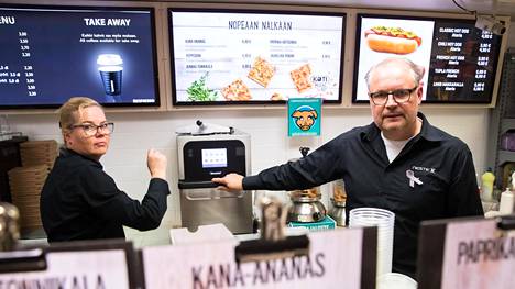 Mika Huikko pyörittää vaimonsa Marikan kanssa Keimolan NesteK-asemaa, jonka pääelinkeinoksi on muodostumassa keittiö ja ravintolapalvelu. Huikoista on tulossa lähinnä ravintolayrittäjiä.