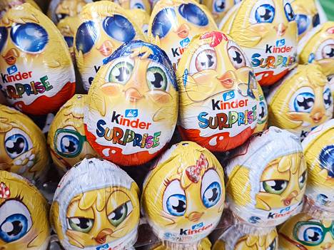 Kinder-munia tuodaan Suomeen Belgian lisäksi Puolasta. Kuluttaja erottaa tuotteet kääreissä olevista merkinnöistä.