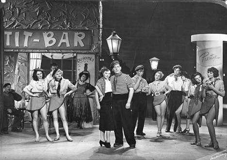 Staged Parisian side street in the film Only Singing Boys (Elstelä, 1951).  In the middle are female lead singer Pirkko Niemelä and singer Henry Theel.