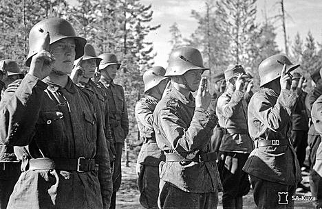 Neither Paavo Yli-Vakkuri nor any of the other young men who took their military oath in Korpijärvi in ​​July 1941 would have ever hoped to have to fulfill their promise in practice.  - Illustration of Säkkinen's book.