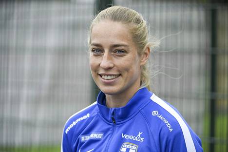 Linda Sällström on pelannut kotimaan sarjassa viimeksi vuonna 2007. Sällström kuvattuna Suomen naisten jalkapallon A-maajoukkueen harjoituksissa Helsingissä perjantaina 23. lokakuuta 2020.
