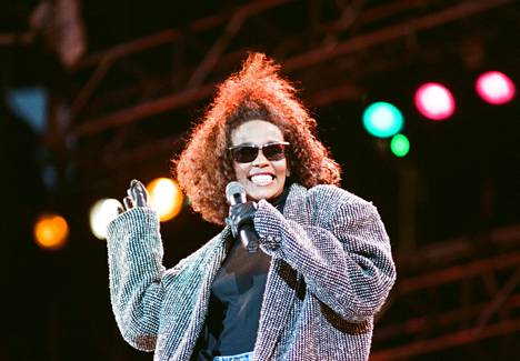 Whitney Houston esiintyi Lontoon Wembley-stadionilla kesäkuussa 1988. 
