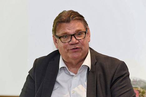 Entinen kansanedustaja ja ulkoministeri Timo Soini puhui Päivi Räsänen – Valtakunnansyytetty -teoksen julkistamistilaisuudessa Helsingissä 18. elokuuta 2022.