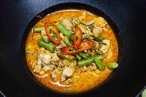 Panang curryn ihanuus syntyy lempeän mausteisesta kookosmaitoliemestä.
