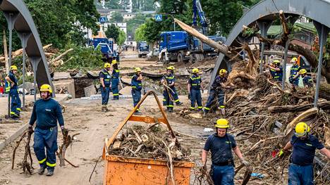 Saksa | Saksaan ennustetaan uusia rankka­sateita, vaikka tulva­tuhojen siivoaminen on vielä pahasti kesken –  Saksalais­yrittäjä keräsi yli 30 000 euroa tulvien uhreille