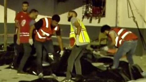 Vähintään 30 siirtolaista kuoli pidätyskeskukseen tehdyssä ilmaiskussa Libyassa