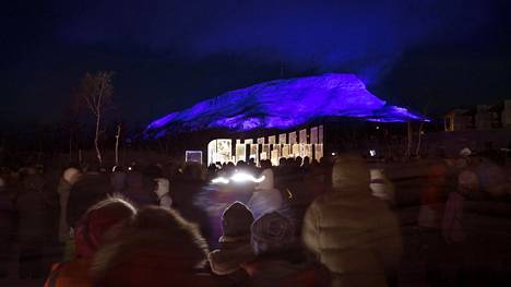 Saanatunturille syttyi satavuotista Suomea juhlistava ”maailman suurin valotaideteos” – HSTV:n suora lähetys käynnissä