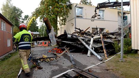 Espoossa paloi rivitalo: kahdeksan opiskelija-asuntoa tuhoutui, kukaan ei ole loukkaantunut