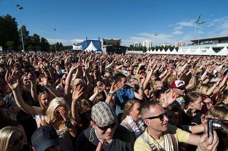 Pohjois-Suomen suurin kesäfestivaali Oulun Qstock-festivaali teki uuden  yleisöennätyksen – esiintymislavalle nousi myös Kärppien pelaajia -  Kulttuuri 