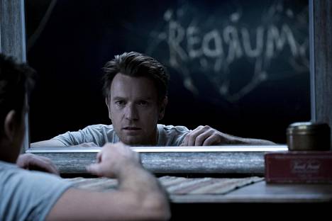Ewan McGregor esittää Doctor Sleepissä aikuiseksi kasvanutta Danny Torrancea.