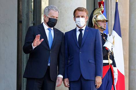 Tasavallan presidentti Sauli Niinistö (vas.) tapasi Ranskan presidentin Emmanuel Macronin Ranskassa syyskuussa.