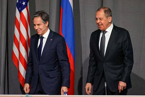 Yhdysvaltain ulkoministeri Antony Blinken (vas.) ja Venäjän ulkoministeri Sergei Lavrov Etyjin ministerikokouksessa Tukholmassa joulukuussa 2021.