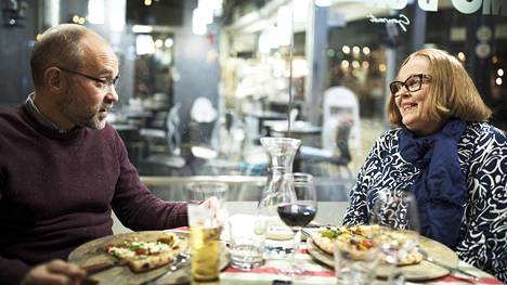 Jussi Ruotsalainen ja Paula Plysjuk tapasivat Redin Pomodor -ravintolassa ja keskustelivat niin ilmastonmuutoksesta kuin maahanmuutostakin.