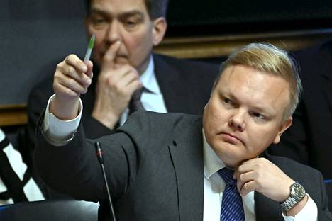Maa- ja metsätalousministeri Antti Kurvinen kyselytunnilla eduskunnassa torstaina.