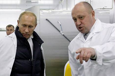 Prigožin esittelemässä Putinille kouluruokatehdastaan Pietarin ulkopuolella syyskuussa 2010.