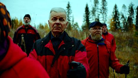 The choir of Kaavav retirees sings about how they are part of the sustainability gap.  The songs for Susanna Helke's documentary have been composed by Anna-Mari Kähärä. 