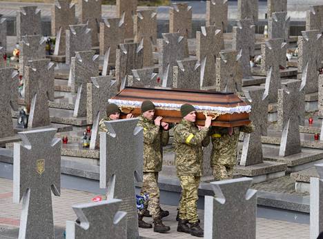 Ukrainian soldiers carried the coffin of their deceased comrade at Lythivivi Cemetery in Lviv, western Ukraine, on March 9, 2022. 