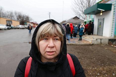 Marina Kostenko, a resident of Rozivka, did not get as much from the ATM as she would have liked.