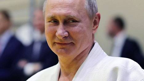 Vladimir Putin heitteli judon olympiavoittajaa ja loukkasi sormensa – naisjudokan kanssa selvästi tiukempaa