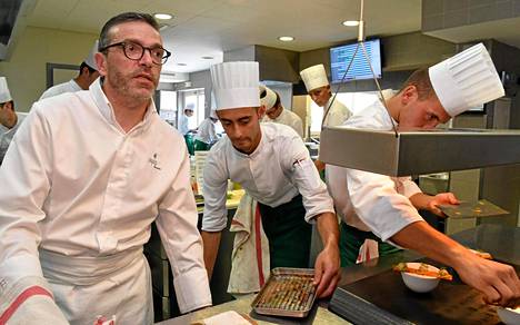 Sebastien Bras (vas.) halusi luopua ravintolansa kolmesta Michelin-tähdestä.