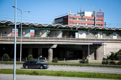 Pääradan lähijunien poikkeusliikenne jatkuu elokuun loppuun saakka –  Asemien ohi ajavat junat ovat hämmentäneet matkustajia - Kaupunki 