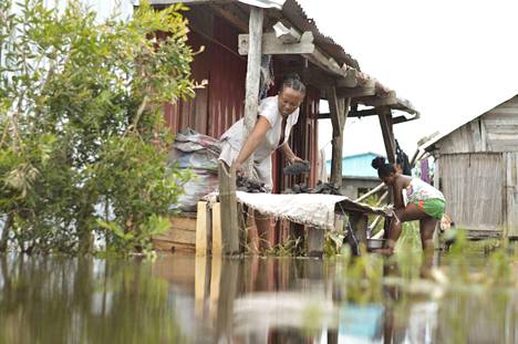 Belle Souvenirin naapuruston asukkaat yrittivät palata arkeensa syklonin jälkeen Sambavassa Madagaskarilla.