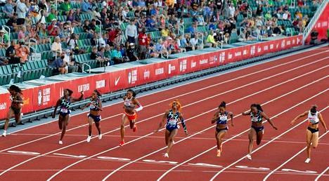 Sha’Carri Richardson (keskellä) voitti Yhdysvaltain naisten 100 metrin olympia­karsinnat 20. kesäkuuta. 